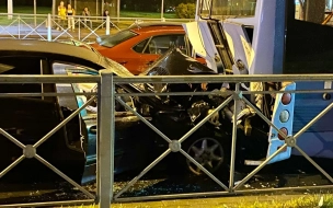 В ДТП с участием троллейбуса в Петербурге погиб водитель