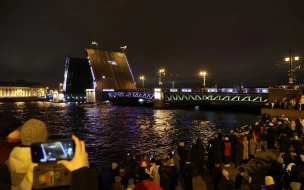 В Петербурге через месяц стартует сезон "Поющих мостов"