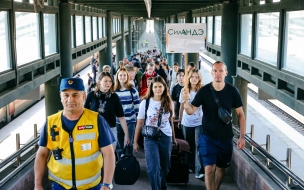 В Петербург приехали 111 школьников, эвакуированных из Курской области