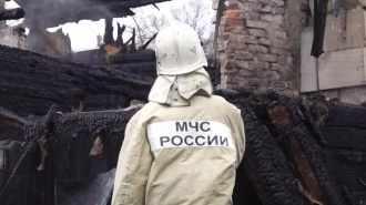 В Невском районе горит пристройка к бане