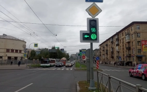 В Петербурге на 45 перекрестках установили светофорные секции для поворота налево