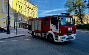 Спасатели эвакуировали 23 человека при пожаре на Якорной