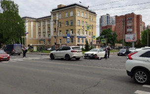 На перекрёстке проспекта Энгельса и улицы Рашетова произошло ДТП с участием мотоцикла и иномарки
