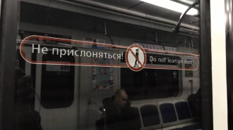 В метрополитене Петербурга рассказали, почему не стоит забегать в вагон после предупреждения