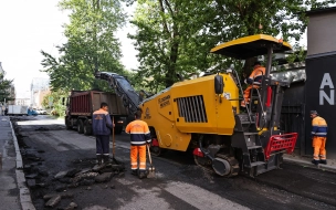 В Петербурге продолжается восстановление дорожных покрытий