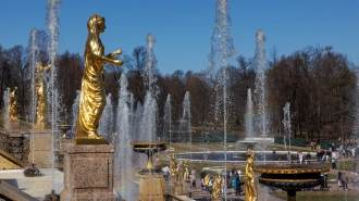 В Петергофе торжественно запустят фонтаны под песню "День Победы"