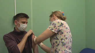 В комздраве оценили, как нерабочие дни повлияли на вакцинацию петербуржцев