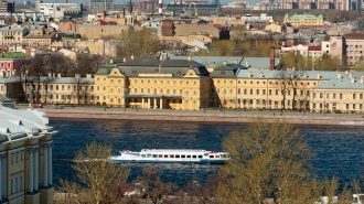 Ларьки и рекламные конструкции у станций метро очистят от граффити