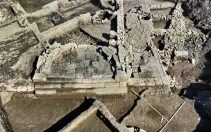 Археологи из Петербурга нашли в Севастополе  каменную конструкцию античных времен