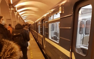 Пассажиров предупредили об увеличенном интервале движения составов на "оранжевой" ветке метро в Петербурге