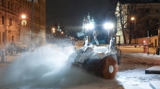 В Петербурге дорожные службы работают в усиленном режиме после снегопада