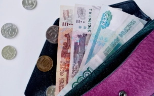 В Петербурге средняя зарплата в апреле составила 61 тыс. рублей