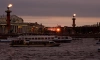 В Петербурге зажгли огонь на одной Ростральной колонне