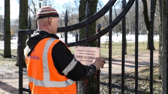 Сады и парки Петербурга закрыли на просушку