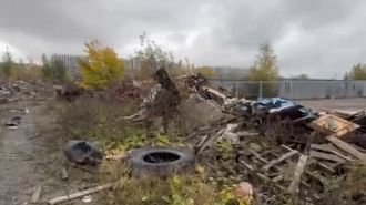 На Октябрьской набережной обнаружили огромную мусорную свалку