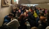 На красной ветке петербургского метро столпились "человеческие пробки" из-за неисправности состава