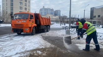 На уборку улиц Петербурга сегодня вышли 712 единиц техники