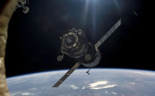 Космонавт Ефремов назвал частыми маневры МКС из-за космического мусора