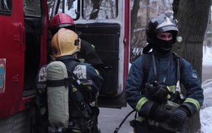 Почти 90 человек ночью тушили горящий ангар на Московском шоссе