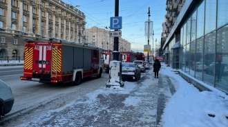 Из горящего дома на Смоленской улице вынесли находившегося без сознания человека