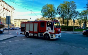 Шесть легковых автомобилей загорелись на парковке на Южном шоссе