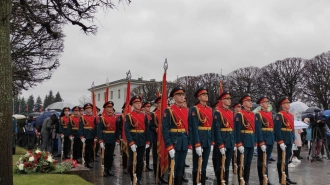 На Пискаревском кладбище почтили память павших в Великой Отечественной войне