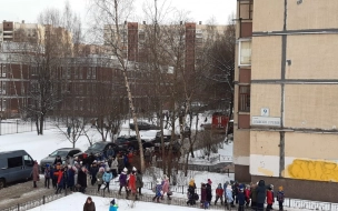 Более тысячи учеников эвакуировали в другую школу из-за пожара в здании на Латышских стрелков