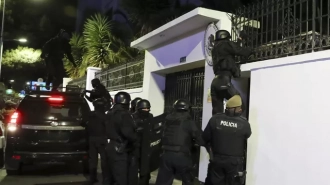 Эксперты прокомментировали вторжение эквадорских силовиков в посольство Мексики