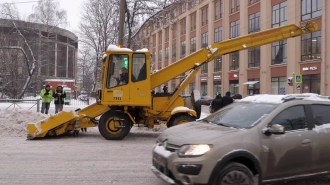 Стало известно, что переход на новую систему уборки снега в Петербурге займет полгода