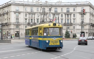 На Васильевском острове и Петроградской стороне прошел парад ретротрамваев