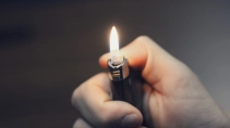 В ЗакСе Петербурга приняли законопроект о запрете продажи зажигалок несовершеннолетним 