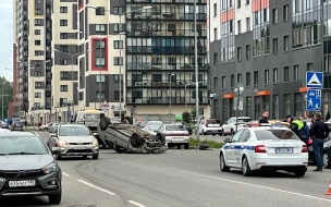 На дороге в Кудрово перевернулся автомобиль