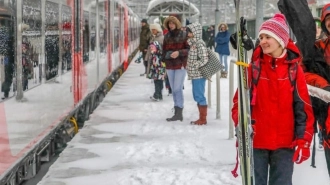 Петербуржцы могут бесплатно провозить лыжи и сноуборды в электричках