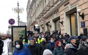 Участники незаконной акции в Москве заблокировали два выхода из метро