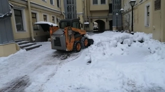 Из дворов Центрального района Петербурга вывезено 232 кубометра снега 