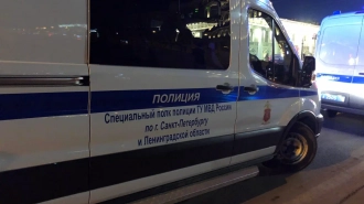 Убитую женщину и раненого мужчину нашли в номере отеля Петербурга