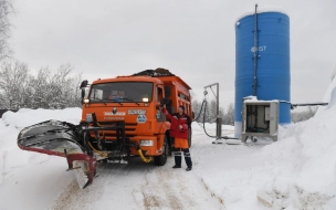 Больше 1000 единиц спецтехники убирают снег в Ленобласти