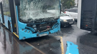 В ДТП с тремя автобусами на юге Петербурга пострадали 4 пассажирки