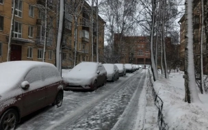 Травмы из-за гололёда в Петербурге за выходные получили более 100 человек