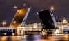 Дворцовый мост подсветят цветами Андреевского флага в честь Дня ВМФ 