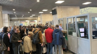 На Финляндском вокзале  образовалась большая очередь из желающих выбраться в пригороды