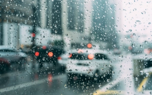 МЧС предупреждает петербуржцев о сильных дождях в среду