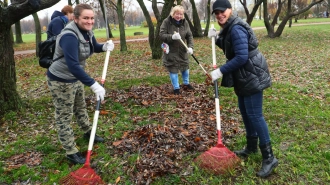 В общегородском субботнике приняли участие более 200 тыс. петербуржцев 