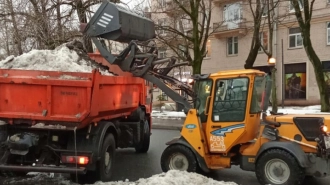 Запасные полигоны для хранения снега начали использовать в Петербурге