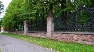 Часть ограды Сада 9-го Января отреставрируют до конца 2024 года