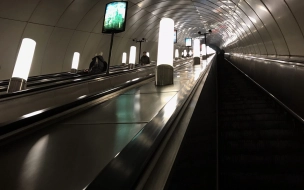 На красной ветке петербургского метро увеличили интервал движения поездов 23 ноября