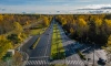 Опавшие листья на дороге могут быть опаснее гололёда: что важно учесть водителям