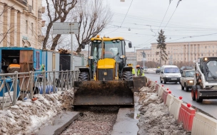 Реконструкция водопроводных сетей на проспекте Стачек перекрыла одну полосу движения до конца июля
