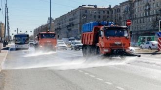 Петербург закупает технику для уборки внутриквартальных территорий  на 743 млн рублей 