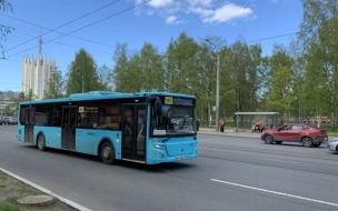 Автобусы объезжают Дегтярную из-за провала асфальта